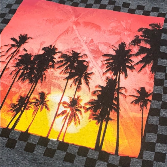 Rebels & Nomads Palm Tee 🏝 - Picture 4 of 5